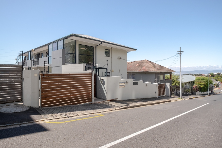 1 Bedroom Property for Sale in Vredehoek Western Cape